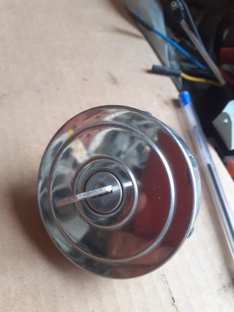 Bouchon réservoir ALFA ROMEO 33 LesAnciennes.com