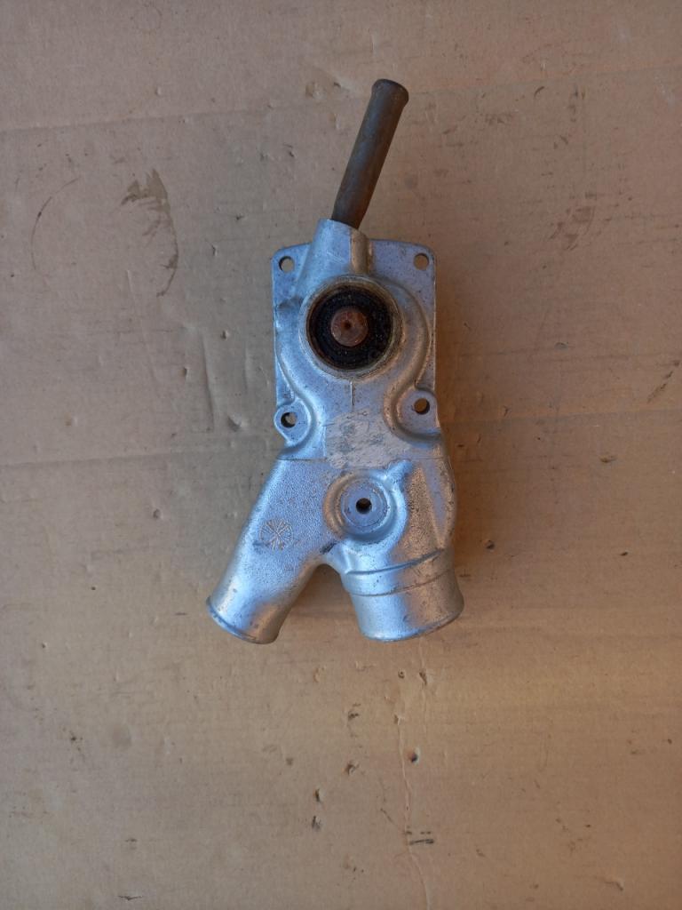 Pompe à eau PEUGEOT 404 , HY LesAnciennes.com