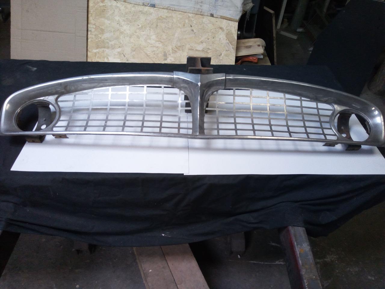 Calandre SIMCA Vedette LesAnciennes.com