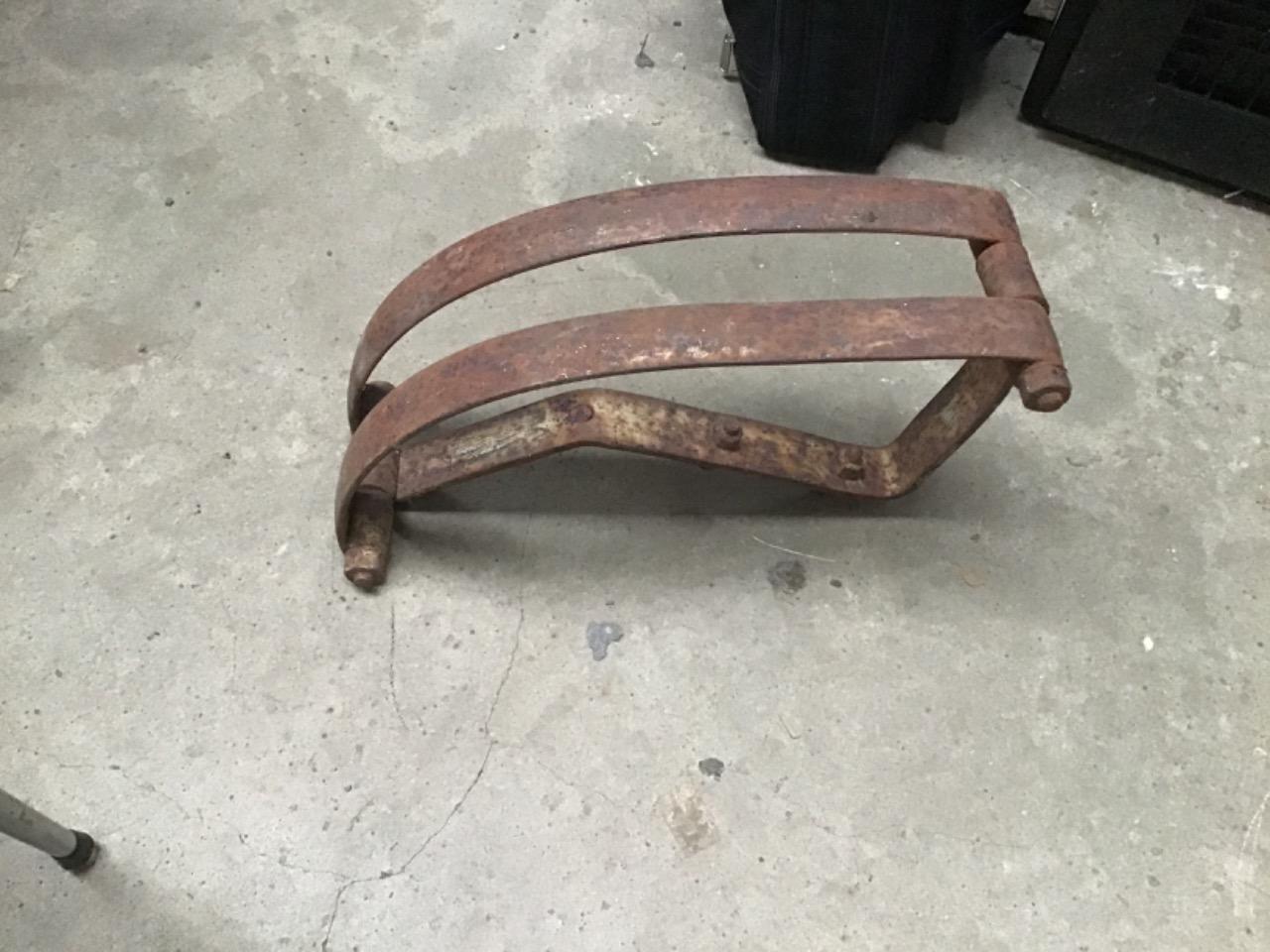 ÉLÉMENT DE PARE CHOC VÉHICULE AVANT GUERRE LesAnciennes.com