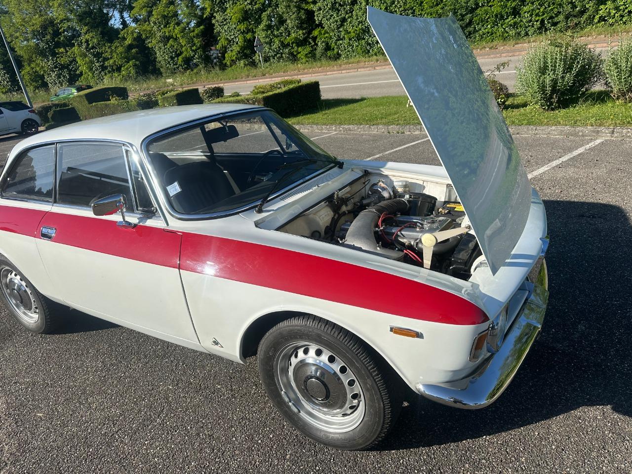 ALFA ROMEO Giulia SPRINT VELOCE - 1965 LesAnciennes.com
