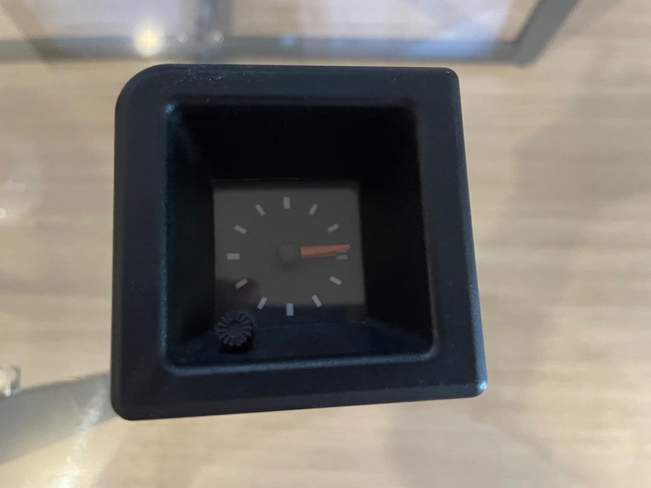 Horloge FORD Sierra MK1 + MK2 LesAnciennes.com