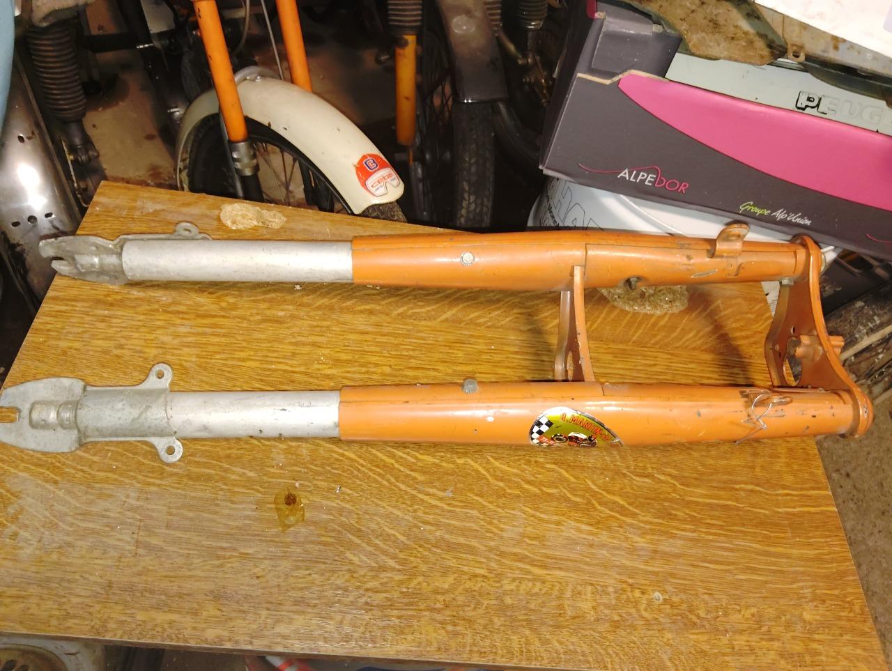 Fourche MOTOBECANE Av92 Fourche LesAnciennes.com