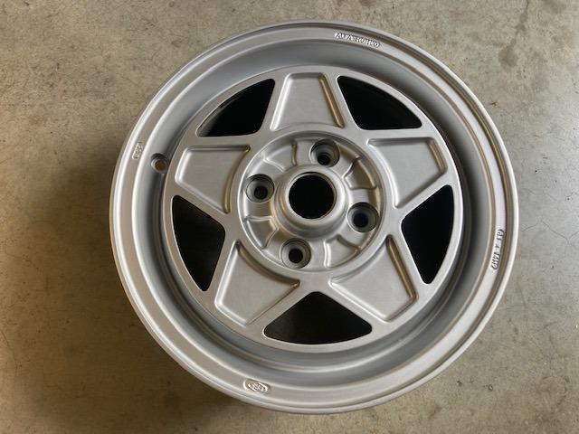 Jante 5 branches ALFA ROMEO Spider LesAnciennes.com