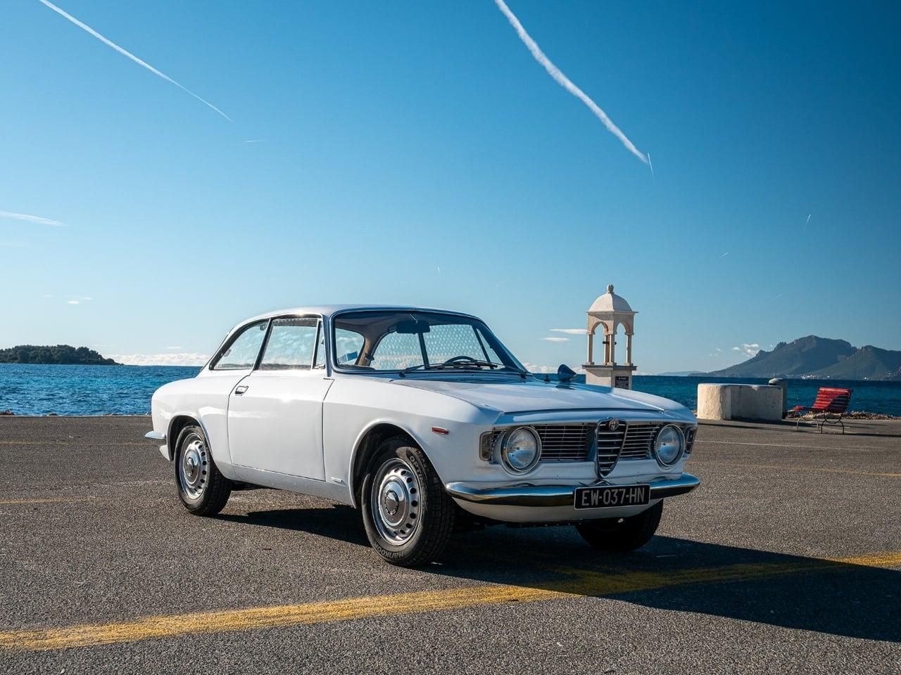 1966 Alfa Romeo Giulia Sprint GT 1600 'Scalino' Ma LesAnciennes.com