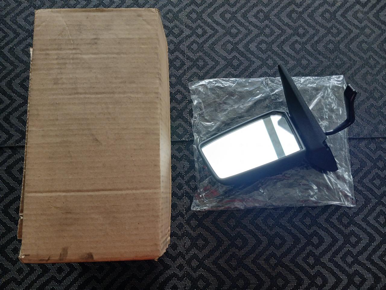 Rétroviseur gauche PEUGEOT 205 série 1 LesAnciennes.com