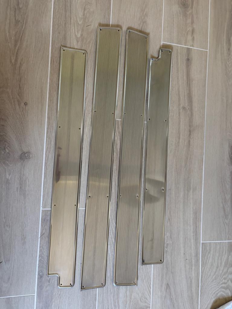 Enjoliveurs de bas de porte DS Pallas LesAnciennes.com