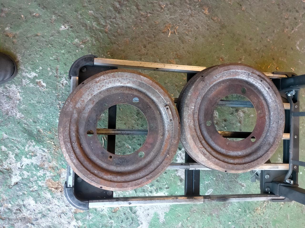 Tambours de frein PEUGEOT 404 cabriolet LesAnciennes.com