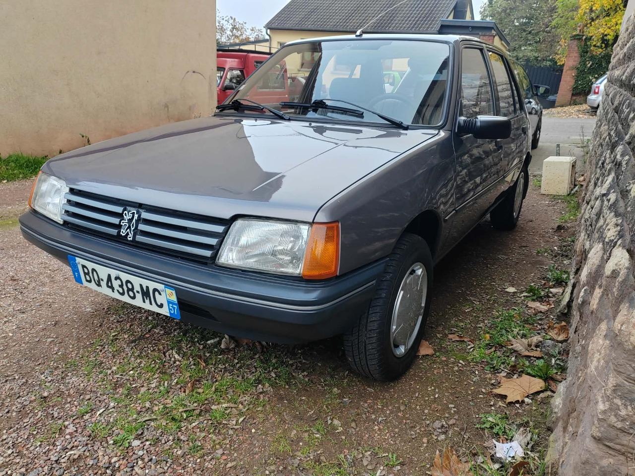 PEUGEOT 205 GR - 1988 LesAnciennes.com