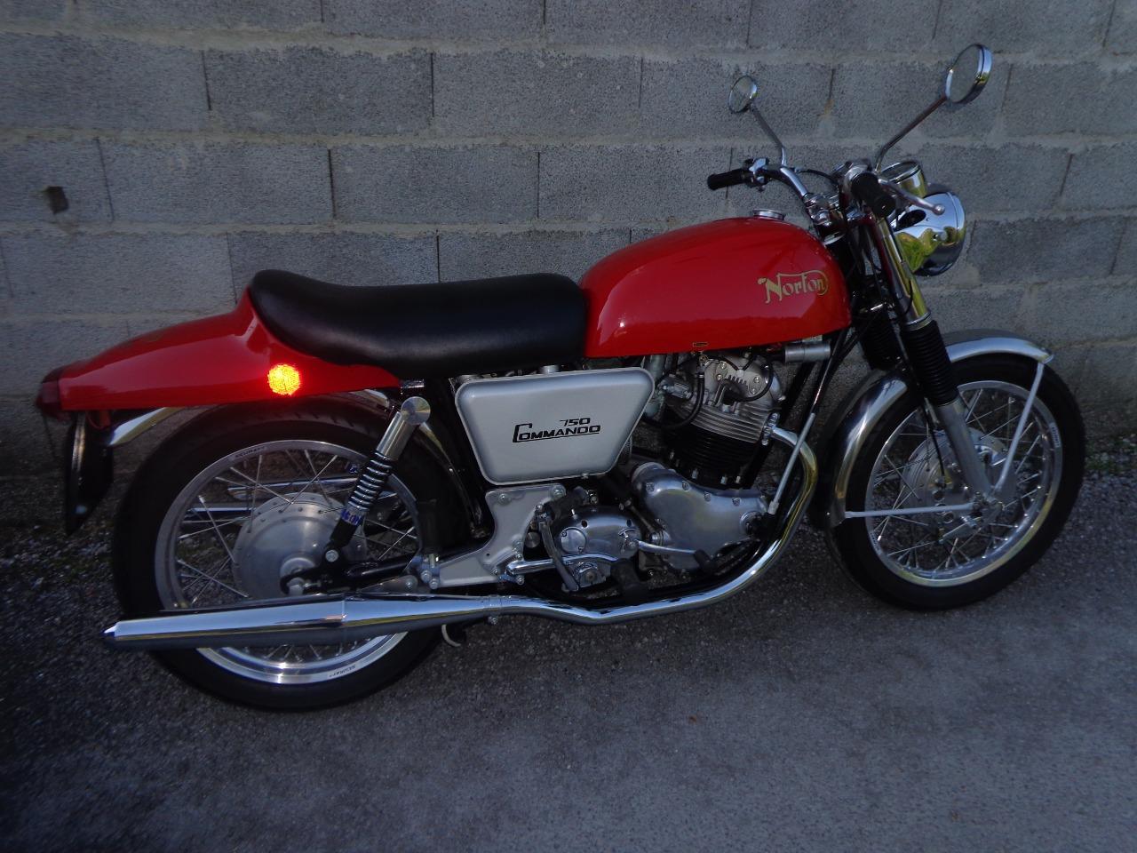 NORTON Commando 750 - 1969 LesAnciennes.com