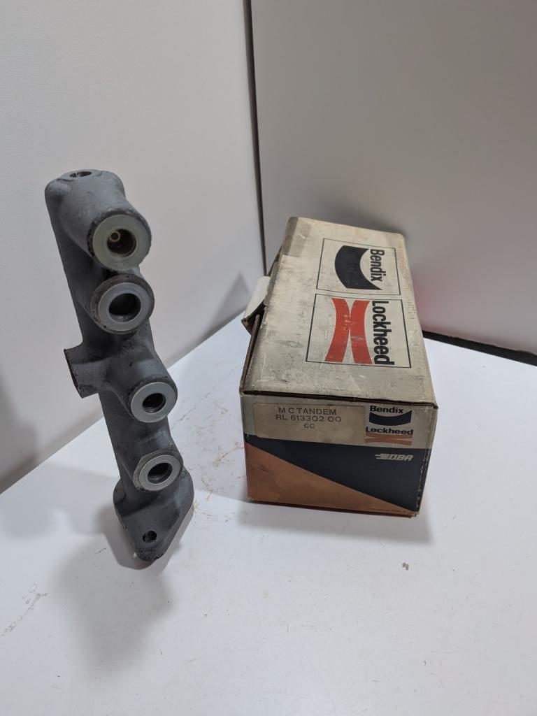 Maitre cylindre Renault estafette double circuit LesAnciennes.com