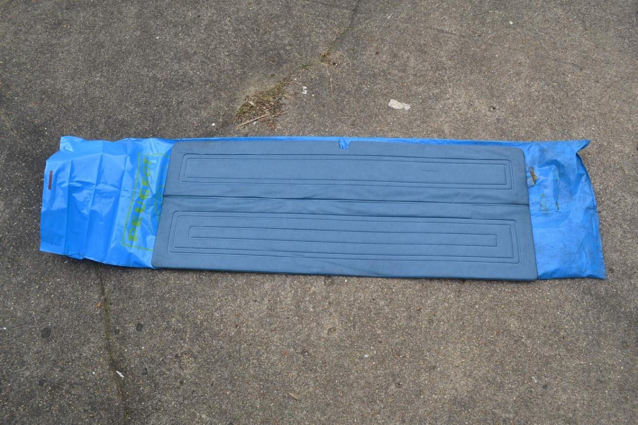 Habillage de coffre PEUGEOT 305 break LesAnciennes.com