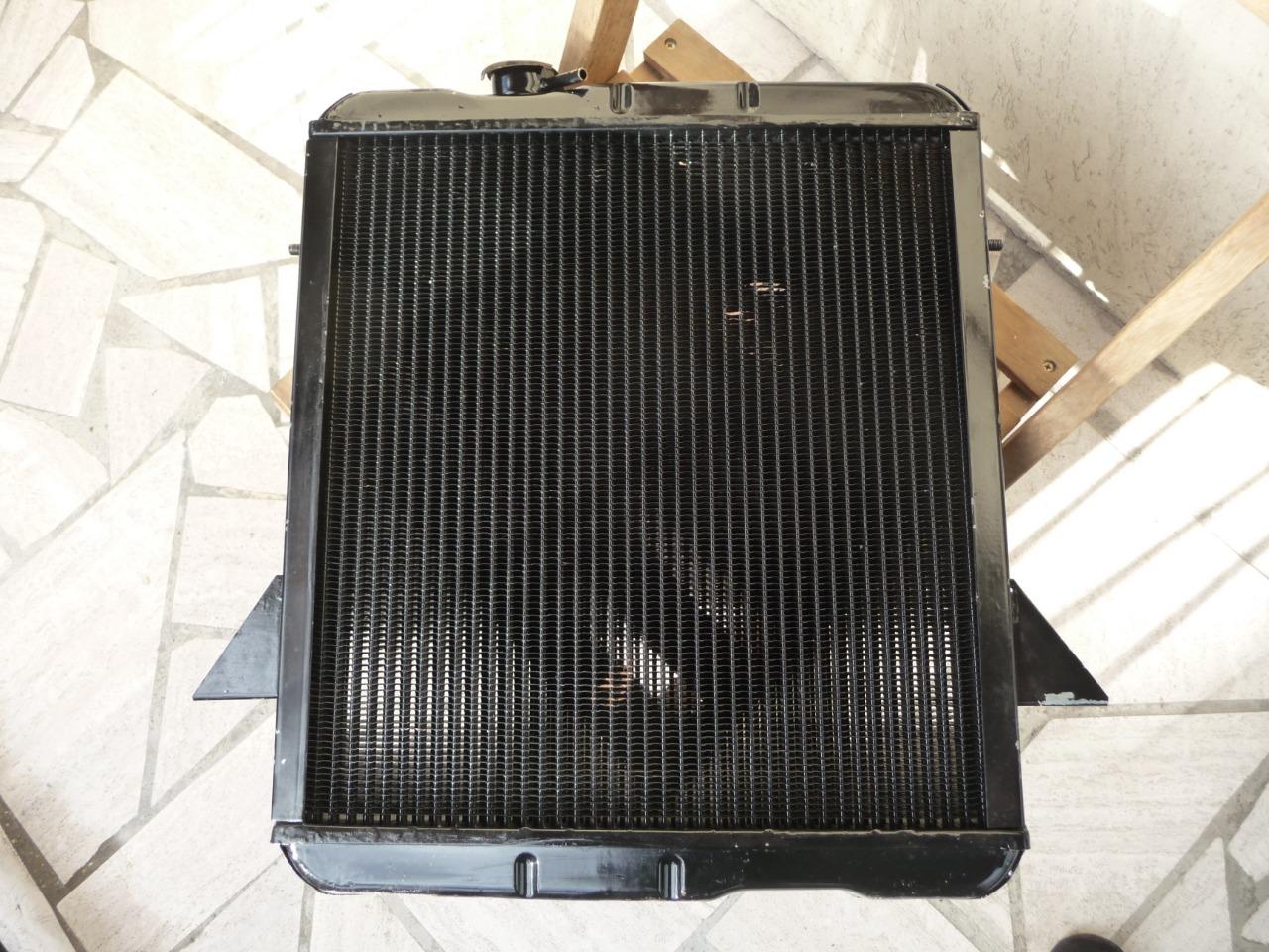 Radiateur TRIUMPH TR6 Carbu et PI LesAnciennes.com