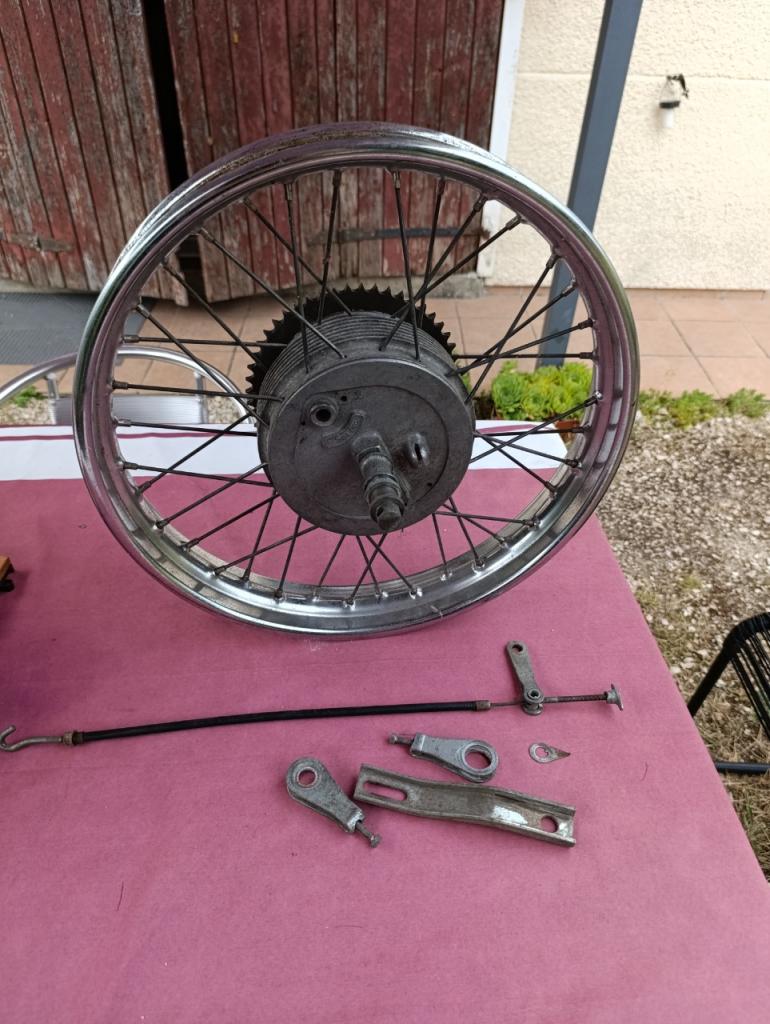 Roue arrière JAWA 350 Ts LesAnciennes.com
