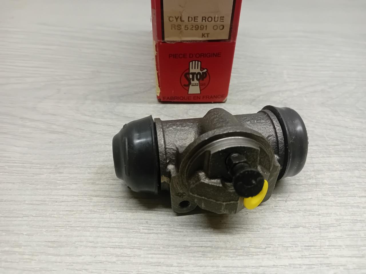 52991 CYLINDRE DE ROUE ARRIERE GAUCHE PEUGEOT 504 LesAnciennes.com
