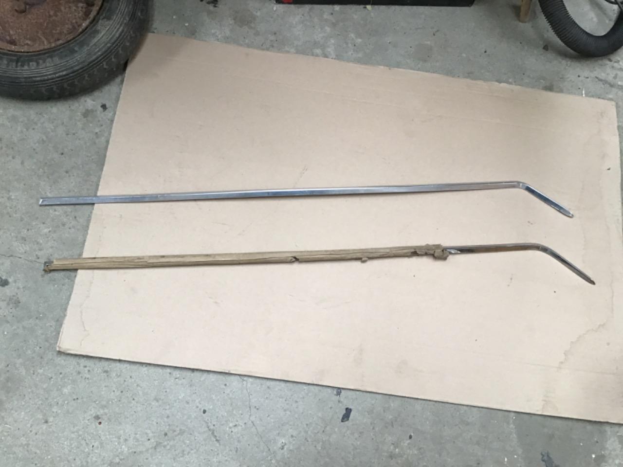 BAGUETTE D’AILE NEUVE RENAULT 10 (R10) LesAnciennes.com