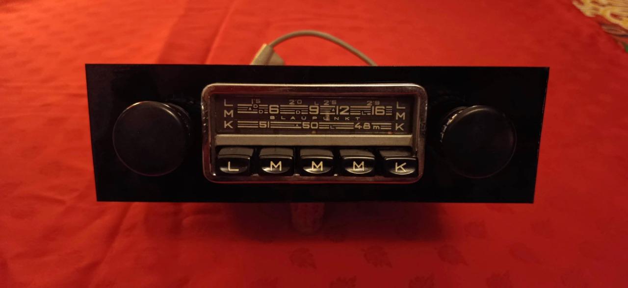 Stereo BLAUPUNKT STUTTGART. PORSCHE 911/F (1968) LesAnciennes.com