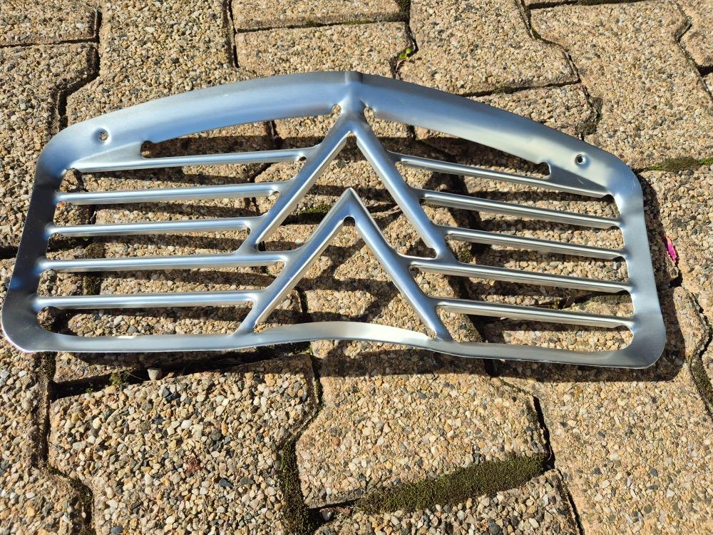 Calandre CITROEN 2CV AZAM LesAnciennes.com