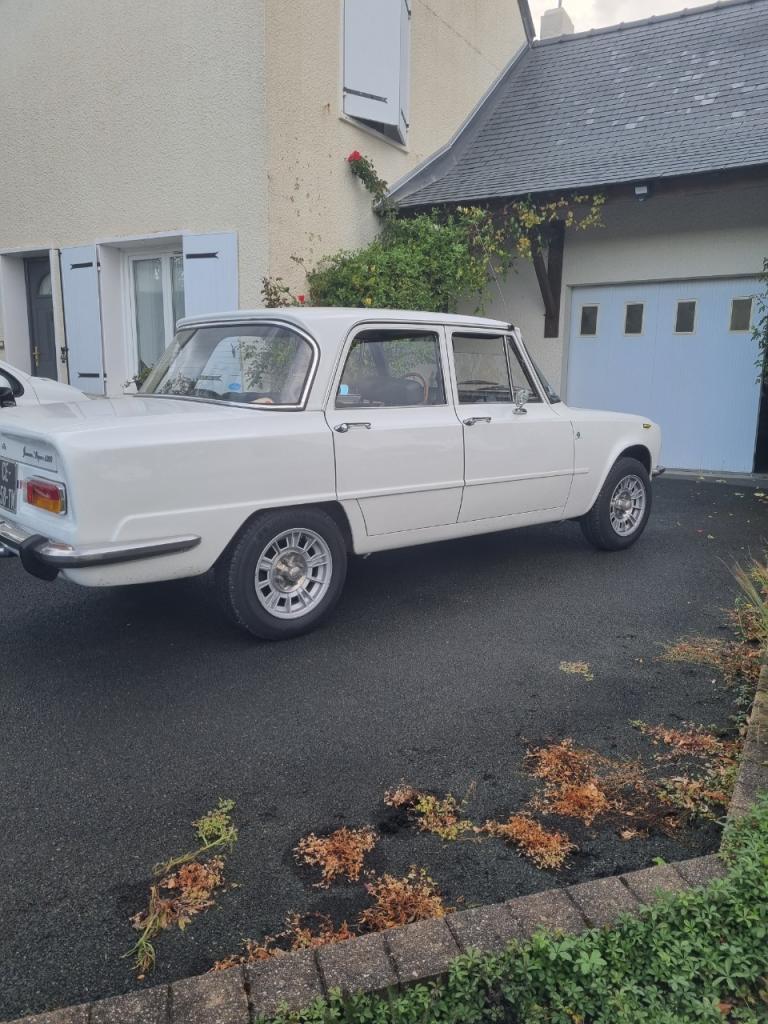 ALFA ROMEO Giulia 1300 super - 1975 LesAnciennes.com