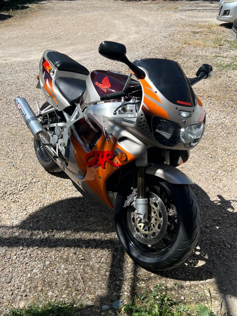 HONDA CBR 900 RR Fireblade - 1995 LesAnciennes.com