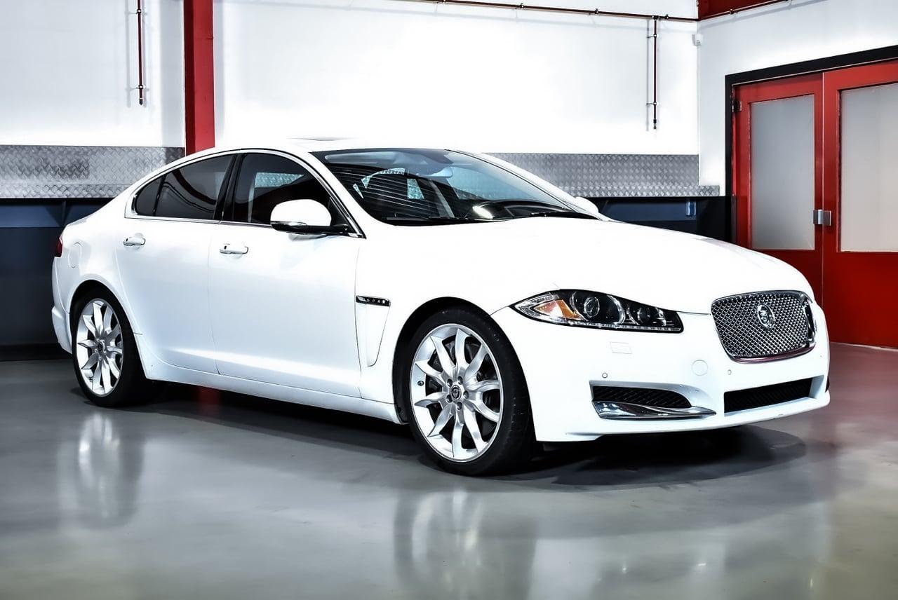 2012 Jaguar XF Saloon 5,0L Supercharged V8 LesAnciennes.com
