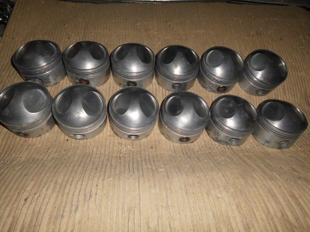 LAMBORGHINI Miura P400S V12, Nouveaux Pistons LesAnciennes.com