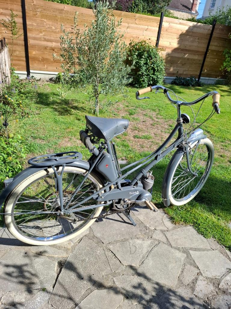 Motobecane AV3 LesAnciennes.com