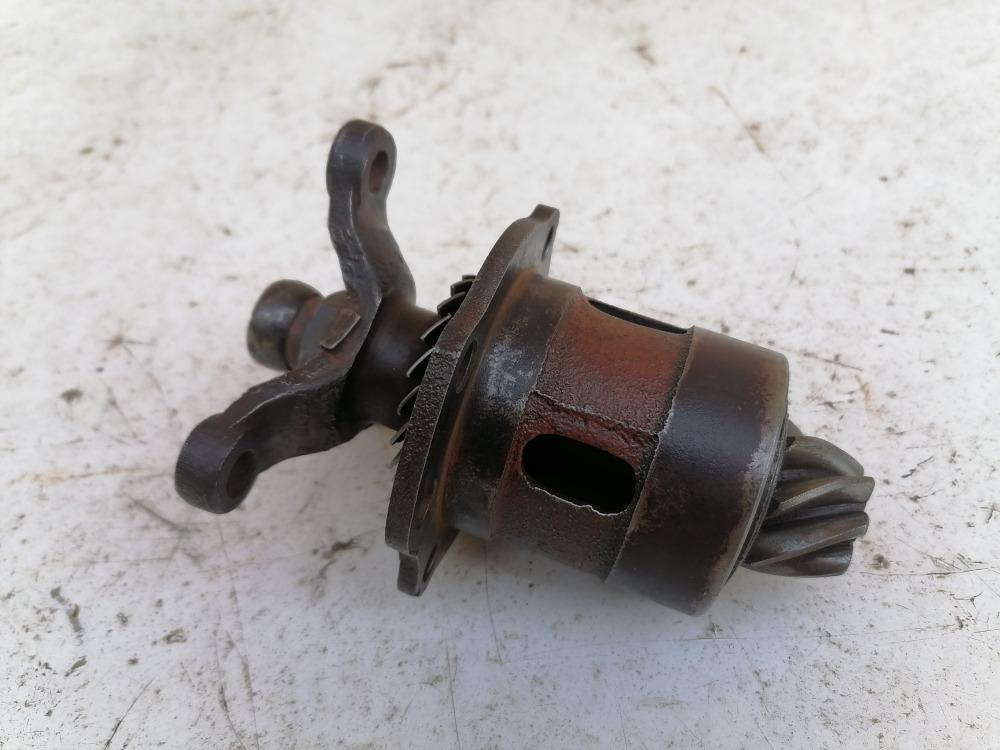 Nez de pont SIMCA 5 LesAnciennes.com