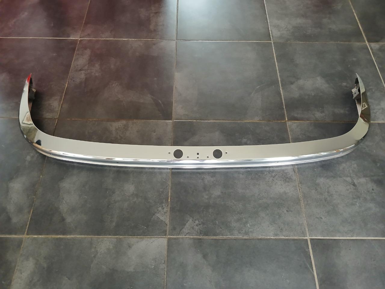 Pare chocs arrière PEUGEOT 204 berline LesAnciennes.com