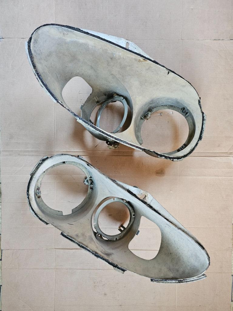 Cuvelage de phare CITROEN DS LesAnciennes.com