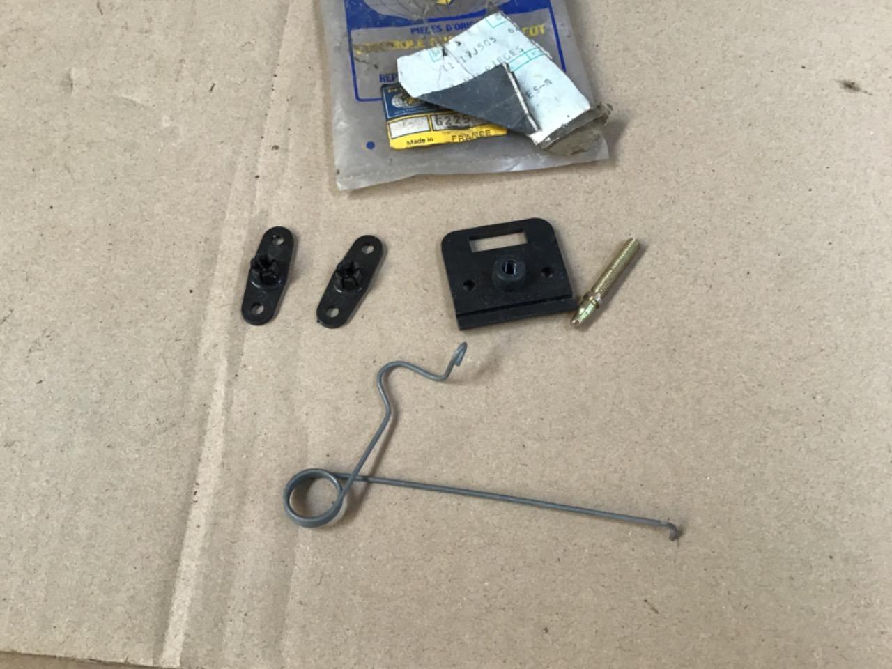 KIT FIXATION PHARE PEUGEOT 104 LesAnciennes.com