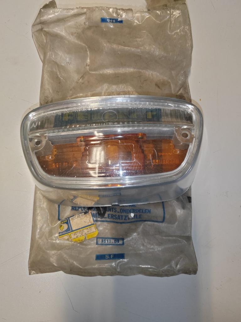 Cabochon PEUGEOT 404 LesAnciennes.com