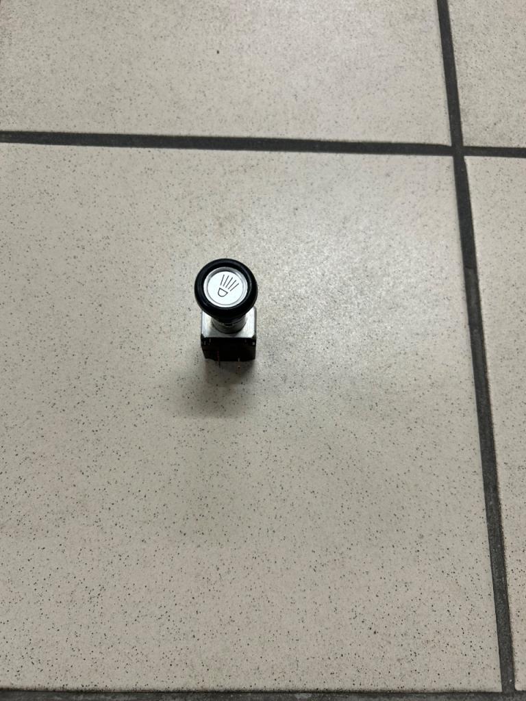 Commodo BMW 2002 LesAnciennes.com