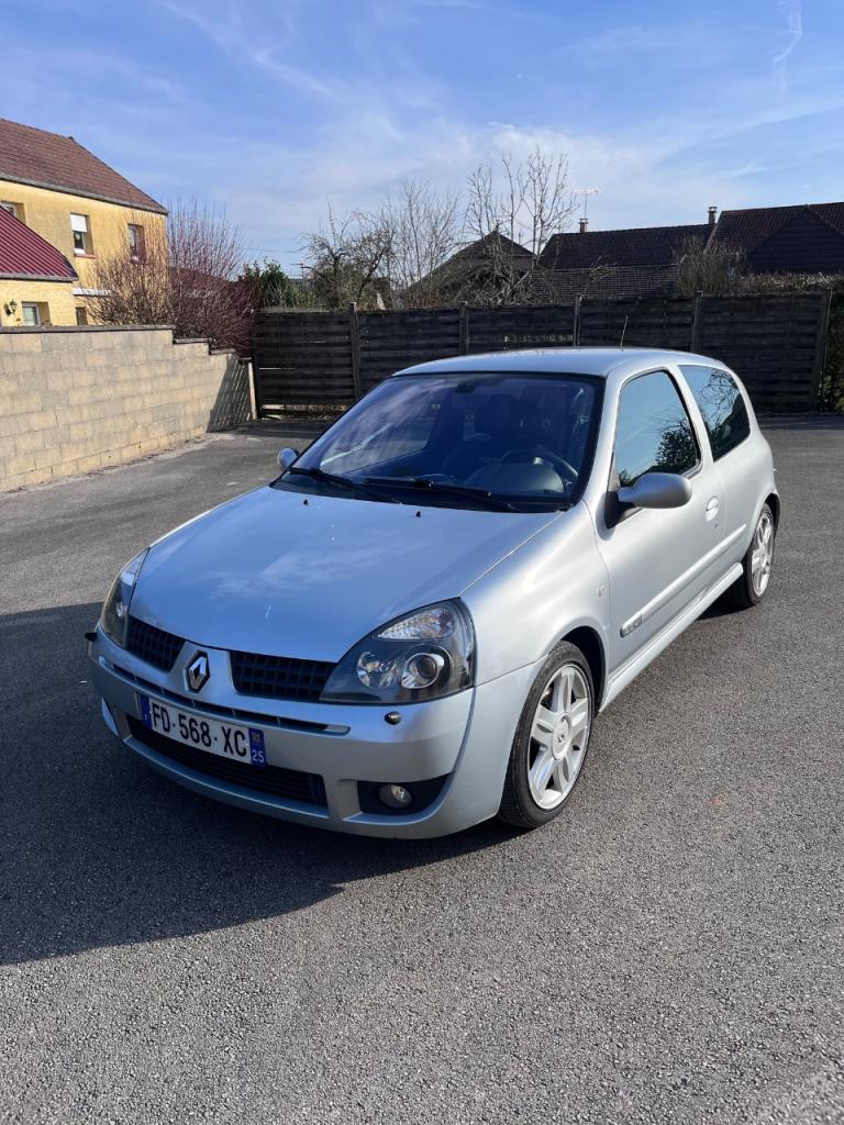 RENAULT Clio Clio 2 RS Phase 2 - 2003 LesAnciennes.com