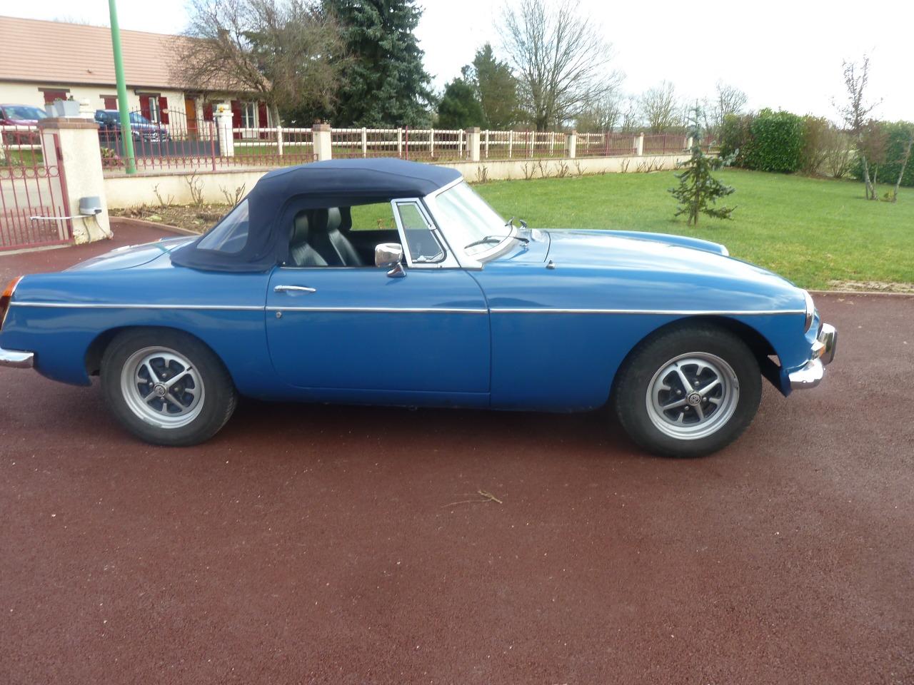 MG MGB cabriolet - 1973 LesAnciennes.com