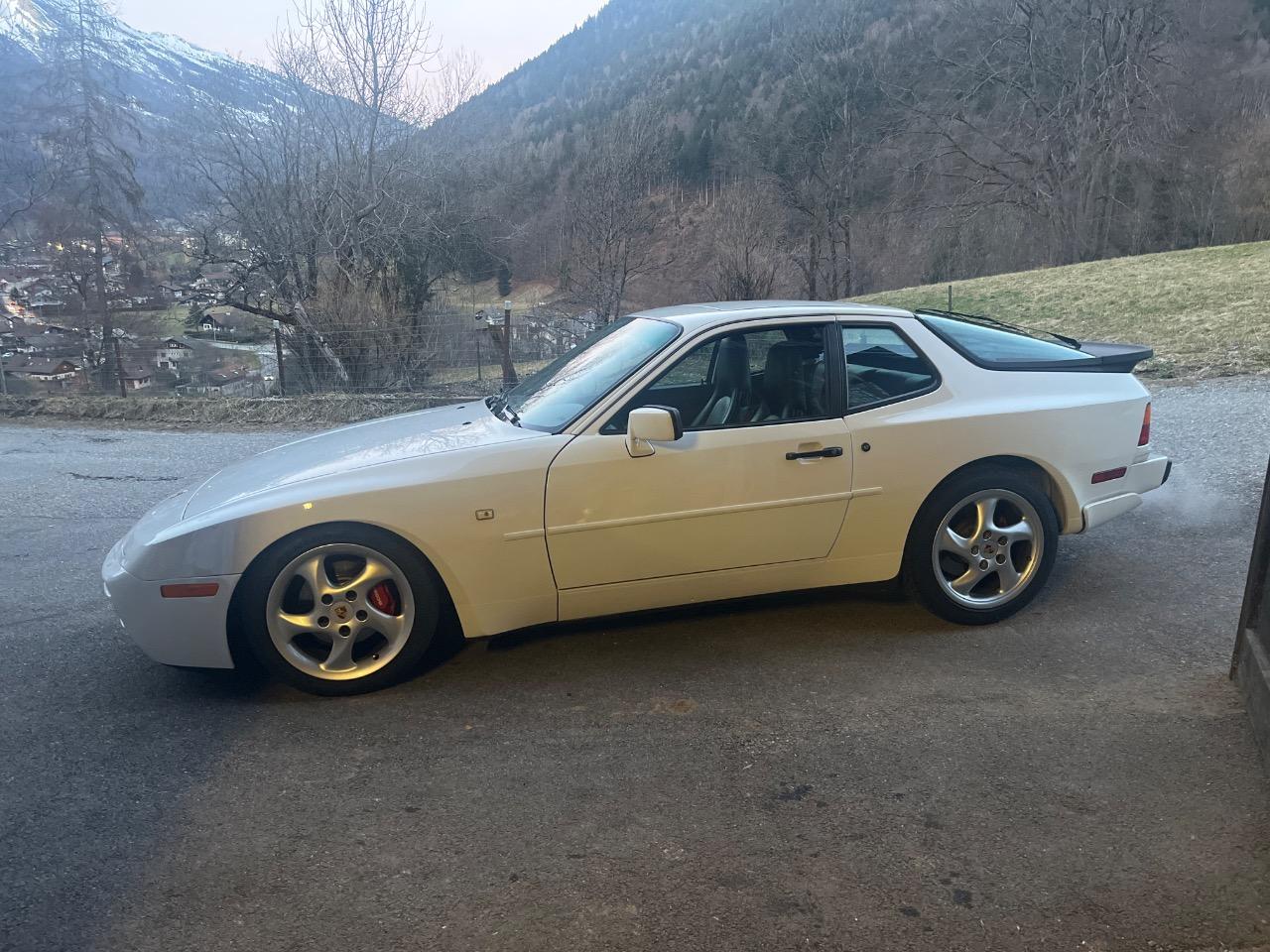 PORSCHE 944 Turbo - 1988 LesAnciennes.com