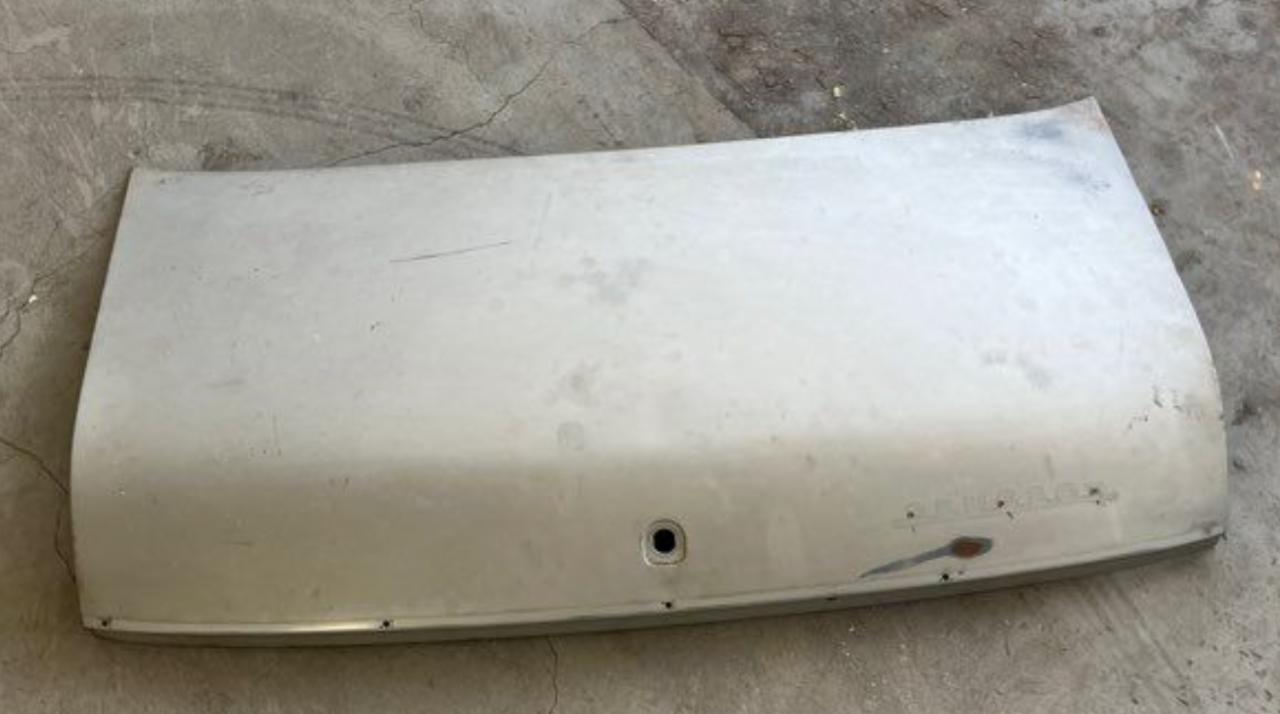 Capot PEUGEOT 204 LesAnciennes.com