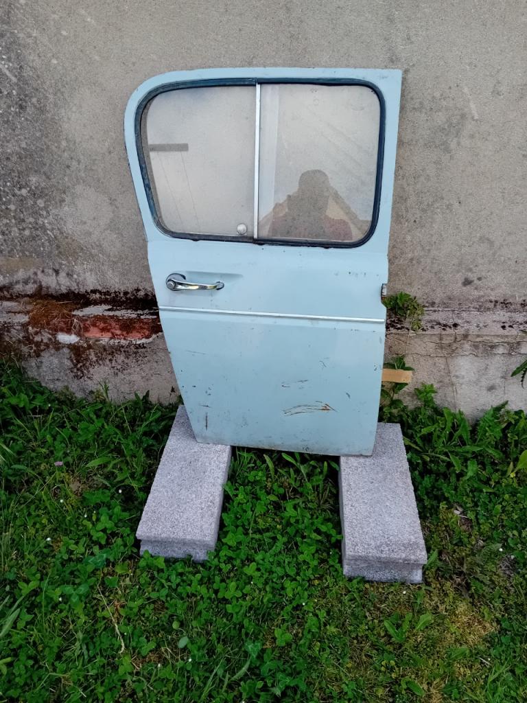 Hayons RENAULT 4 (R4) berlin LesAnciennes.com