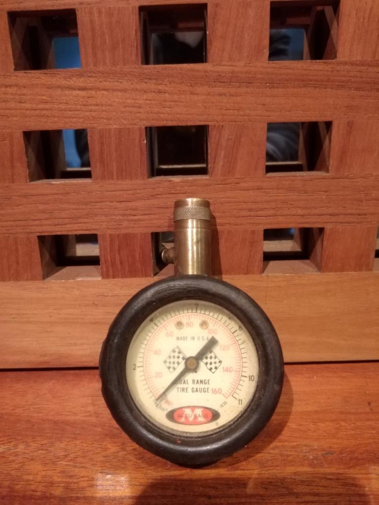 Compteur pression Accu-gage LesAnciennes.com