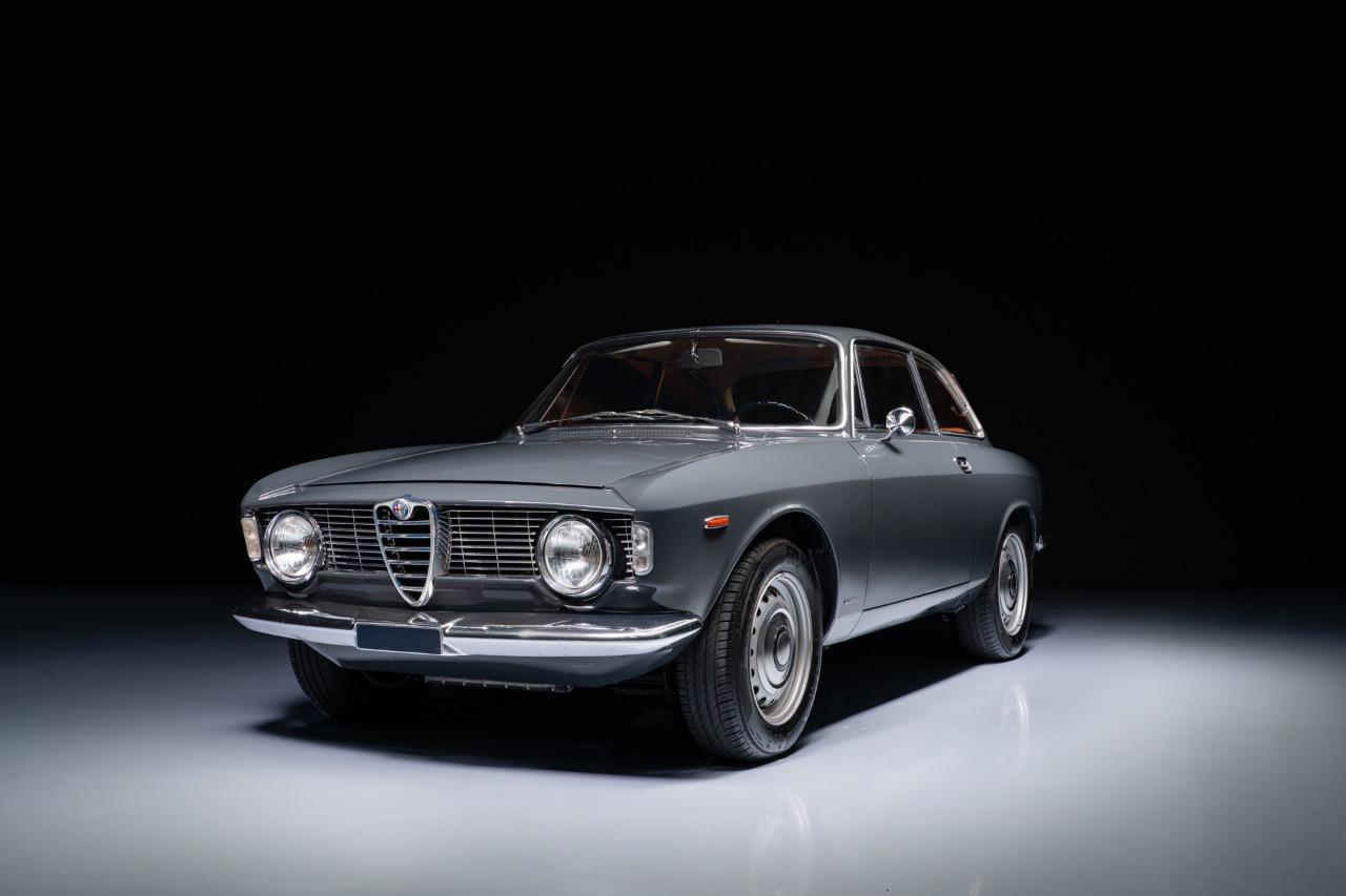 ALFA ROMEO Giulia GT Sprint 1600 - 1965 LesAnciennes.com