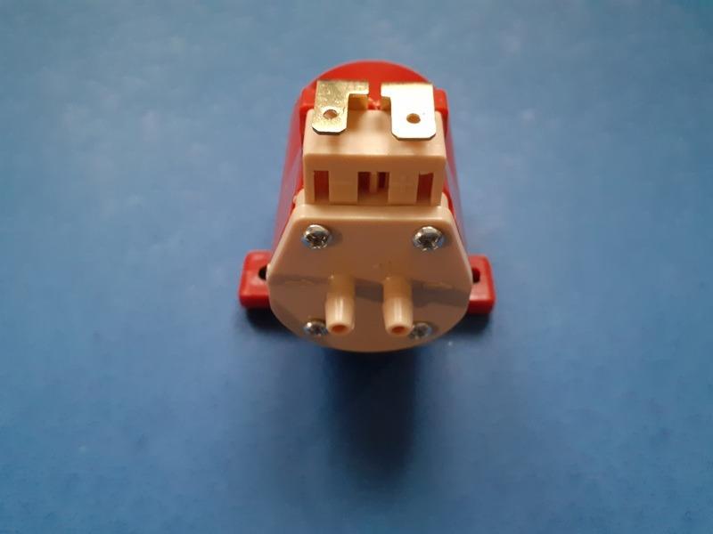 Pompe de lave glace PEUGEOT 404 LesAnciennes.com