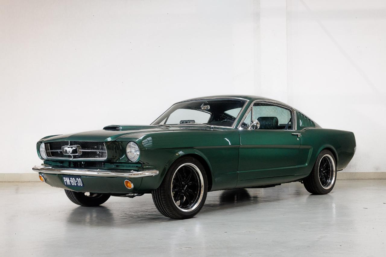 FORD Mustang Fastback Restomod - - 1965 LesAnciennes.com