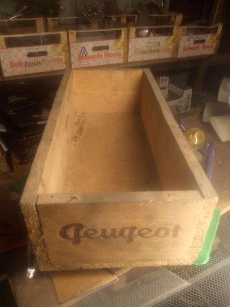 Caisse PEUGEOT 203 LesAnciennes.com