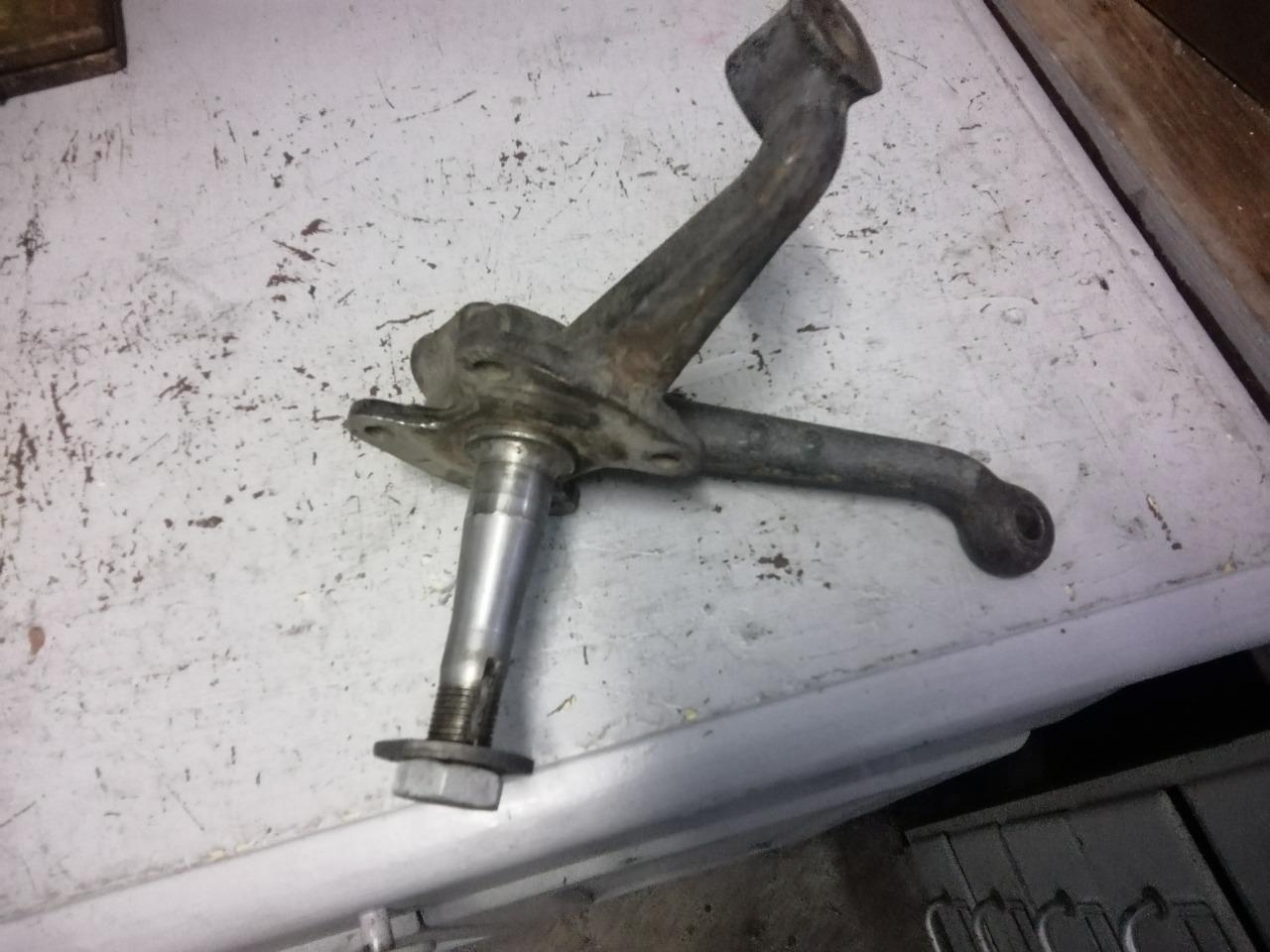 Fusées RENAULT 8 (R8) LesAnciennes.com