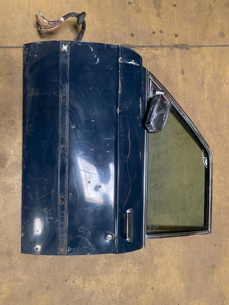 BMW berline porte LesAnciennes.com