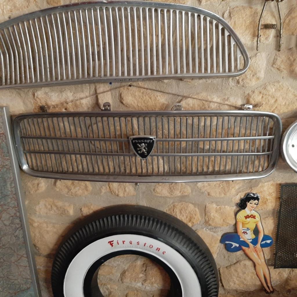 Calandre PEUGEOT 404 pickup LesAnciennes.com