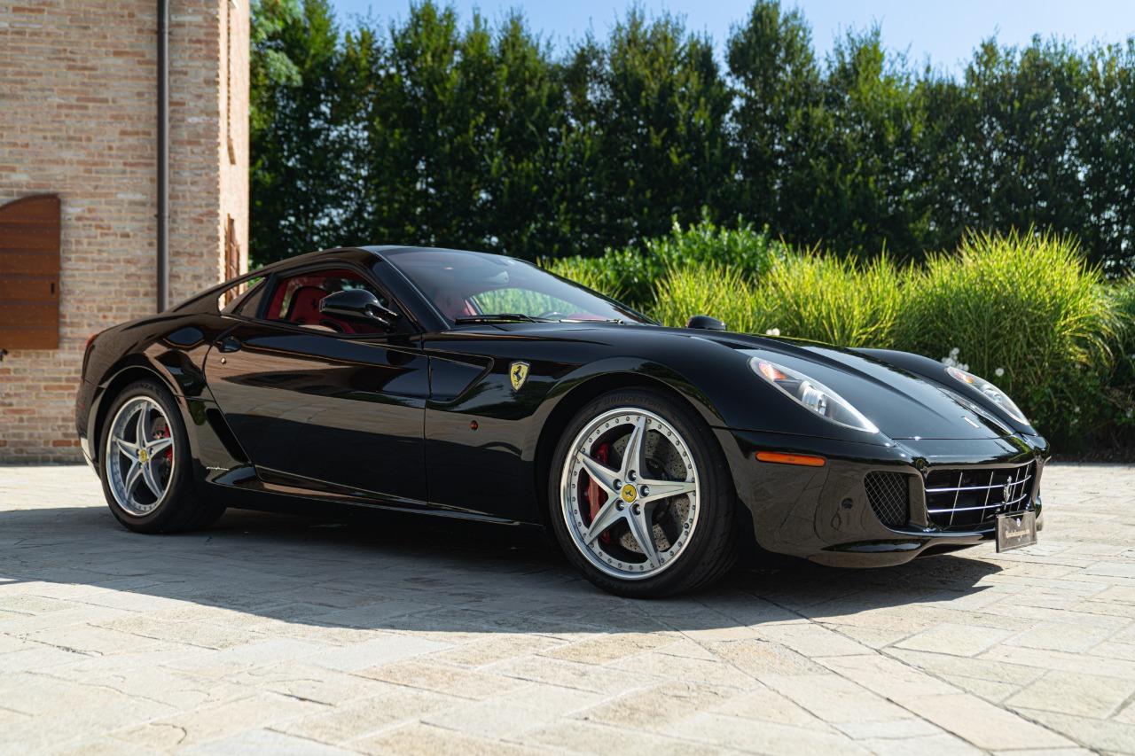 FERRARI 599 HGTE - 2010 LesAnciennes.com