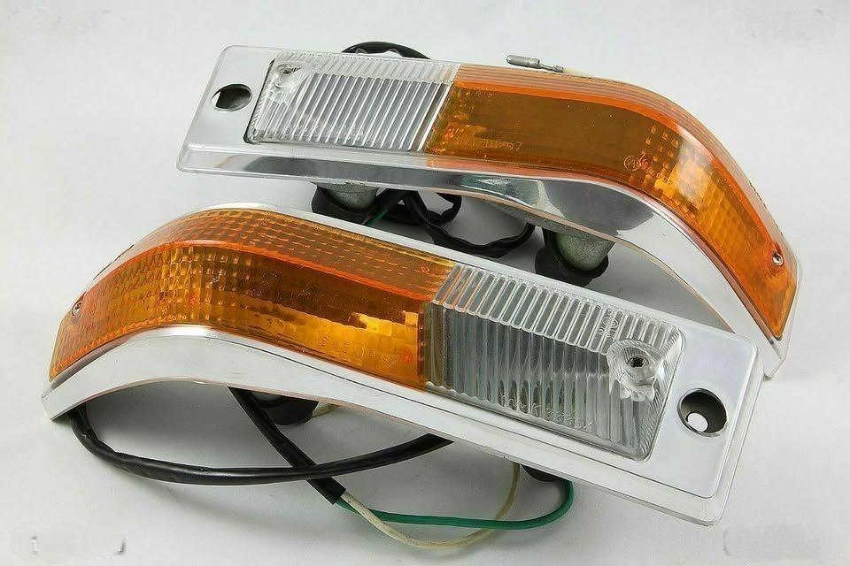 2 Clignotants bicolore Alpine A 310, Simca 1501, LesAnciennes.com