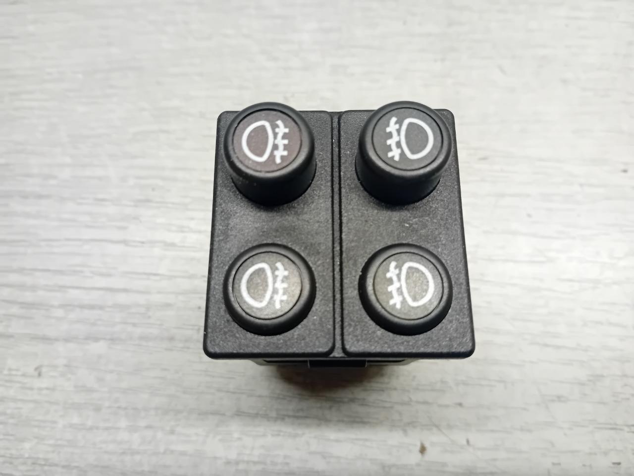 1244 INTERRUPTEUR ANTIBROUILLARD AV AR ALFA 33 LesAnciennes.com