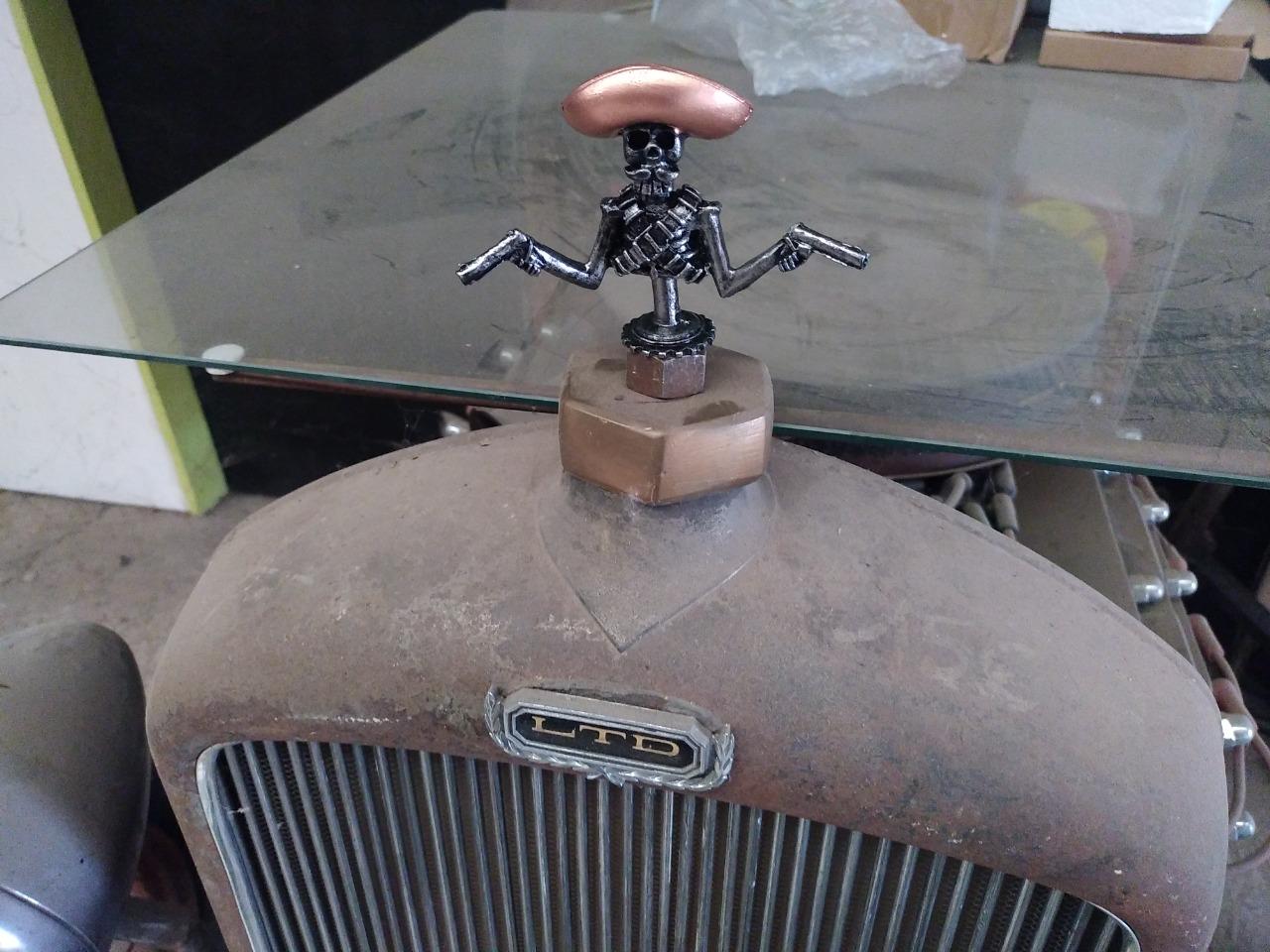 Mascotte FORD A Mascotte LesAnciennes.com